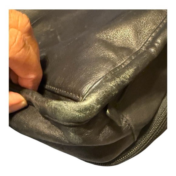 Tumi 96141DH Soft Black Leather Laptop Bag with Strap - Picture 4 of 15